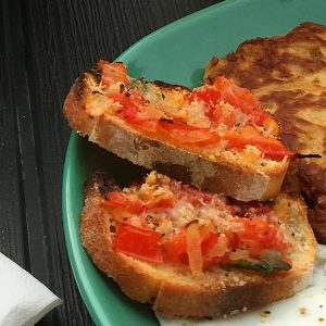 Toasts tomate oignon et coriandre par california cake company